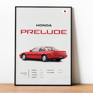 Könnte beinhalten: Gerahmtes Poster mit einem roten Honda Prelude. Das Poster zeigt das Honda-Logo, das Wort "PRELUDE" in Rot und Fahrzeugspezifikationen. Das Jahr 1989 ist ebenfalls angegeben. Das Gewicht des Autos beträgt 1260 kg.