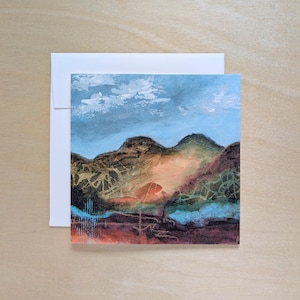 Echoes of the Hills - Carte de paysage abstrait - Carte d'art carrée - Vierge à l'intérieur - Carte de voeux d'inspiration écossaise