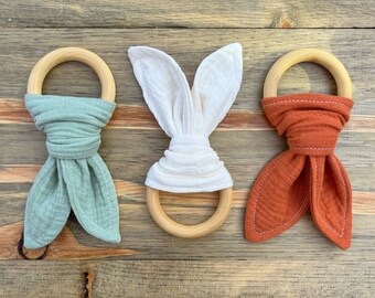 Wooden Teething Ring with Muslin