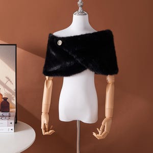Vintage Inspired Black Faux Fur Stole: Elegant Winter Wedding Wrap