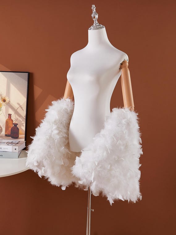 White Long Ostrich Feather Shawl – Luxurious Fluffy Wrap