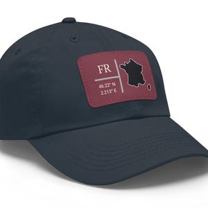 Gorra de cuero con parche de Francia y coordenadas geográficas, gorra de béisbol con mapa de Francia impreso, regalo para viajeros franceses, parche rectangular