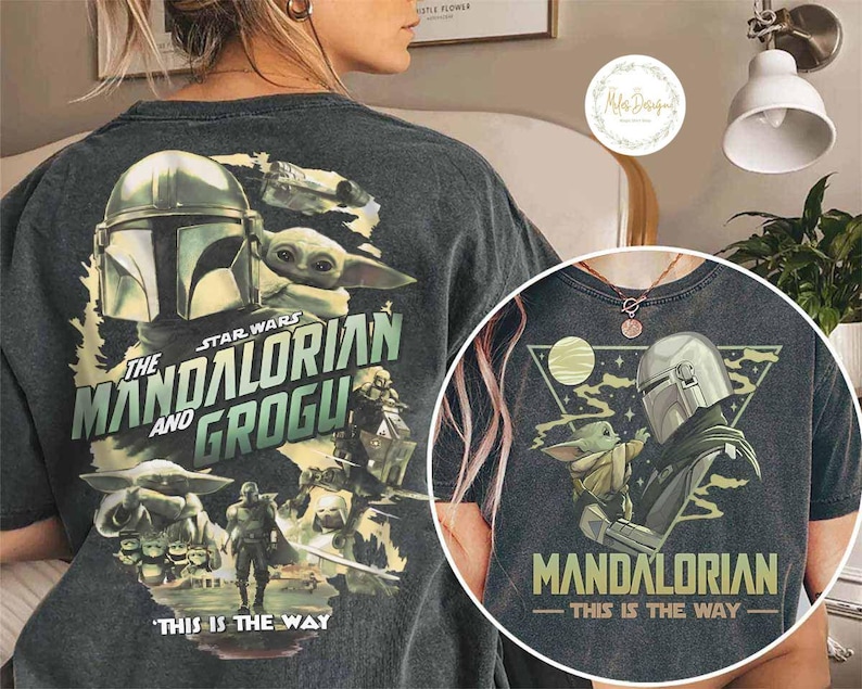 Peut inclure: T-shirt gris fonc&eacute; avec un graphisme de Star Wars repr&eacute;sentant "The Mandalorian et Grogu". Le design comprend le casque du Mandalorien, Grogu et la phrase "This is the Way".