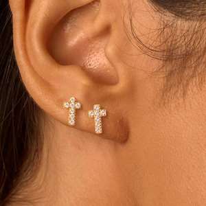 16G / 18G Kruzifix Ohrstecker • Innengewinde • Flachrücker Ohrring • Tragus Bolzen • Helix Muschel Bolzen • Knorpel • Geschenk für sie