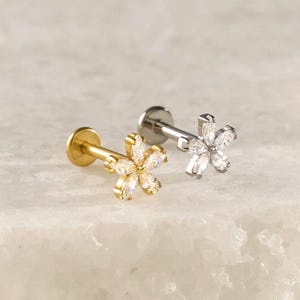 Clous d'oreilles fleur brillant 16G/18G • Filetage interne • Boucle d'oreille à l'arrière plat • Clous tragus • Clous conque hélicoïdale • Cartilage • Gife For Her