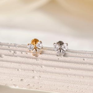 16G / 18G Titan Kristall Band Ohrstecker • Kleine Schleife Ohrringe mit flacher Rückseite • Helix Conch Tragus Bolzen • Nasenring • Knorpel • Geschenk für sie