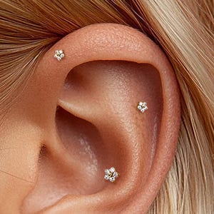 Clous d'oreilles fleur à cinq pétales 16 g • Filetage interne • Boucle d'oreille à l'arrière plat • Clous tragus • Clous de conque hélicoïdale • Cartilage • Gife For Her