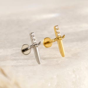 Clous d'oreilles épée 16G/18G • Filetage interne • Boucle d'oreille à dos plat • Clous tragus • Clous de conque hélicoïdale • Cartilage • Gife For Her
