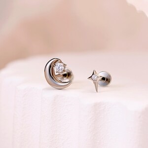 16G Mond und Stern Ohrstecker • Kleine Ohrstecker • Flacher Ohrring • Tragus Ohrstecker • Helix Muschel Ohrstecker • Knorpel • Unisex • Geschenk Set