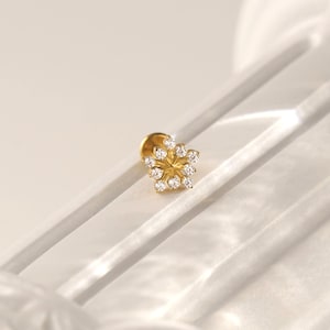 16G / 18G Sternenblüte Ohrstecker • Innengewinde • Flachrücker Ohrring • Tragus Bolzen • Helix Muschel Bolzen • Knorpel • Geschenk für sie