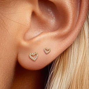 16G Pretty Sweetheart Stud Earrings • Internally threaded • Flat Back Earring • Tragus Stud • Helix Conch Stud • Cartilage Stud • Nose Stud