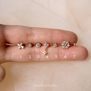 Ensemble de boucles d'oreilles fleurs brillantes 16 g • Parure de bijoux • Boucle d'oreille à dos plat • Clous tragus • Clous de conque hélicoïdale • Cartilage • Cadeau pour elle • Coffret cadeau