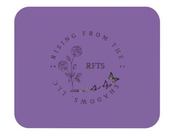 Peut inclure: Tapis de souris violet avec un motif noir et blanc représentant une rose, des papillons et le texte "Rising from the Shadows RFTS 2021 LLC"