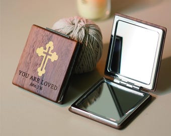 Cadeau religieux personnalisé pour maman, croix et versets bibliques gravés dans un miroir compact en bois