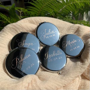 100% handgeschreven kalligrafie en met de hand gegraveerde compacte spiegel, gepersonaliseerd cadeau voor bruidsmeisje, aangepaste huwelijkscadeaus
