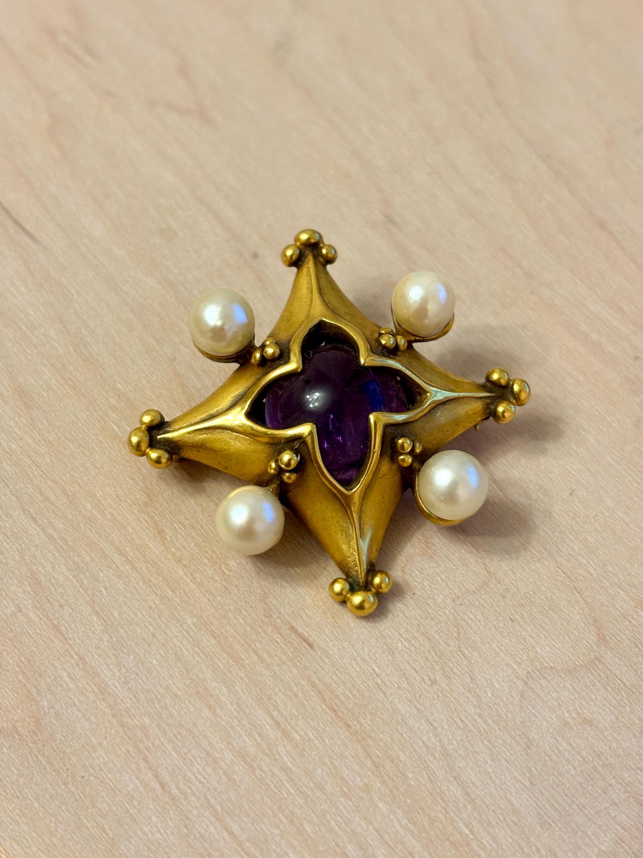 mrcaoMetropolitan Museum ブローチ2点 Met Museum Brooch - Etsy