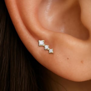 Pendiente trepador de estrella con tres diamantes en oro macizo de 14 quilates, pendiente de caracola con tornillo de cartílago en oro blanco, pendiente trepador con rosca interna de diamante real.