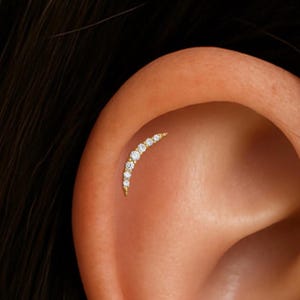 Pendiente trepador de cartílago con diamantes pavé de oro macizo de 14 quilates, con hélice curva y parte trasera plana, perforación interna con diamante real de 18 g para lóbulo de la oreja.