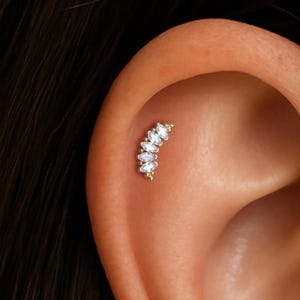 14K Massivgold Krone Diamant Schraubverschluss Bolzen, Fächer Diamant Helix Conch Kletterer Flachrücken, Gold Blütenblatt Tragus Knorpel Innengewindestift