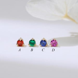 Pendiente de oro macizo de 14 quilates con gema de color, pendiente delicado de una sola piedra, joyería minimalista de zafiro, esmeralda y rubí, piercing para cartílago, hélix y tragus