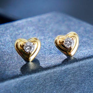 14K Solid Gold Diamond Heart Internal Threaded Stud, Real Diamond Helix Conch Cartilage Earring, Gold Heart Tragus Nose Labret Piercing