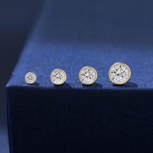 Piercing al naso in oro massiccio 14 carati con diamanti e castone - Regalo per elica/trago/conchiglia
