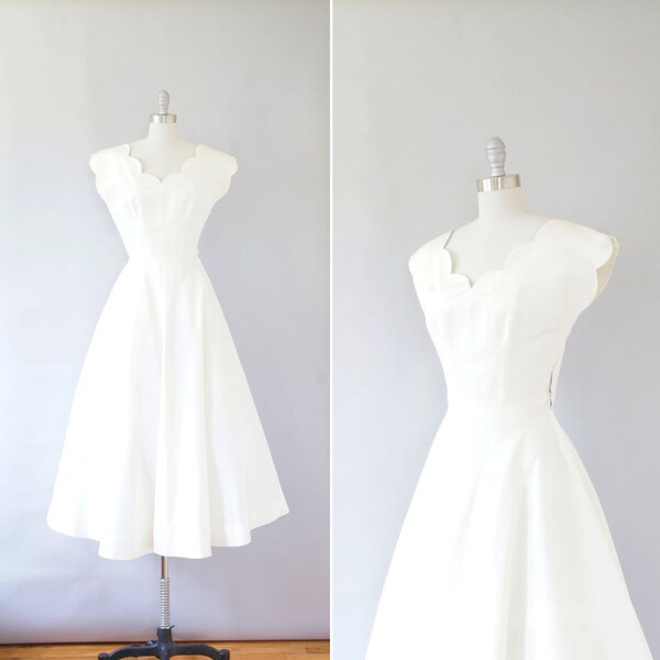 1940s dress / vintage 40s wedding dress / Ivory Scallop