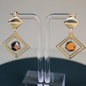 Geometric Tiger’s Eye Dangle Earrings – Minimalist Gold Statement Jewelry
