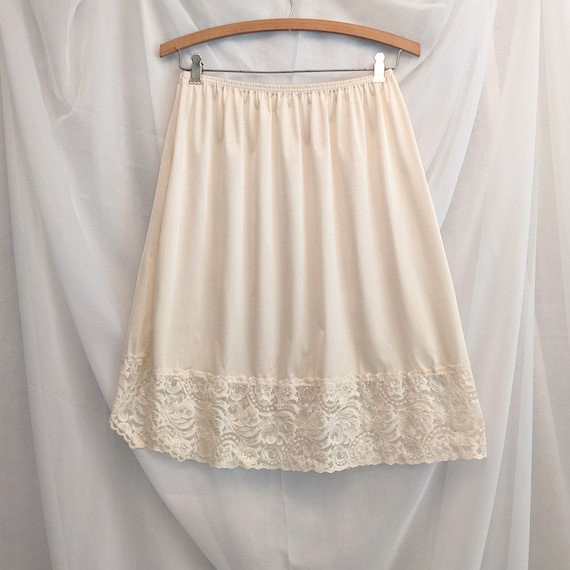 1970's Vanity Fair cream skirt slip
