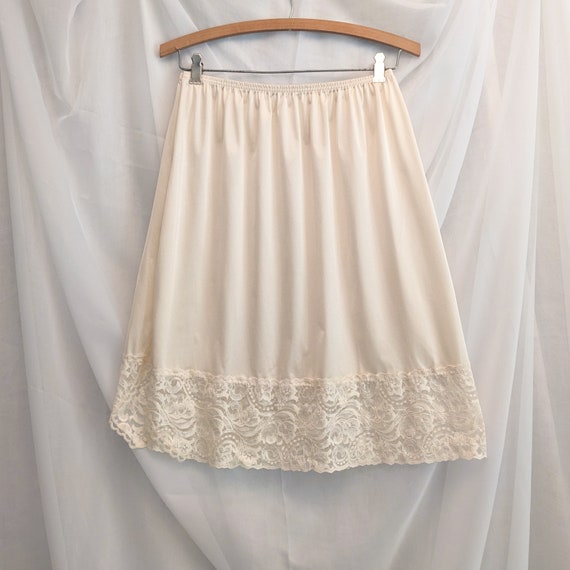 1970's Vanity Fair cream skirt slip Gem