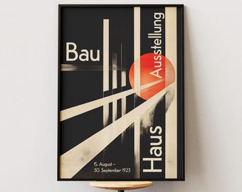 Könnte beinhalten: Ein schwarz-weißes Poster mit einem roten Kreis und dem Text "Bau Haus Ausstellung" und "15. August - 30. September 1923".