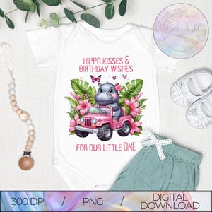 Nijlpaard kussen en verjaardagswensen 1e verjaardag png-bestand, roze jeepsafari eerste verjaardag kleding sublimatie png-bestand voor zakelijk gebruik