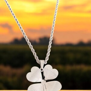 Four-Leaf Clover Necklace - Elegant and Lucky Charm Jewelry