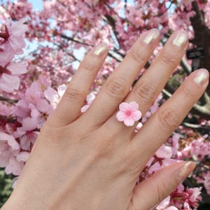 桜の花のリング - 桜の調節可能なリング - 彼女へのかわいい花のジュエリーギフト