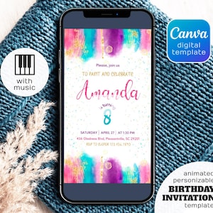 Puede incluir: Un smartphone muestra una colorida invitación de cumpleaños. El diseño presenta trazos de acuarela en rosa, turquesa y morado con detalles dorados. El texto incluye "Amanda cumple 8" y detalles del evento. Plantilla digital Canva animada y personalizable.