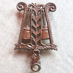 Metal Brooms & Hearts Trivet, Vintage 50s John Wright, Inc #254, Painted Cast Iron Copper Color Orig Finish for Kitchen Tabletop Hearth Wall
