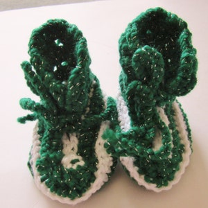 Crocheted 3-6 Month Baby Booties, White and Green Booties, Christmas Booties, Unisex Booties