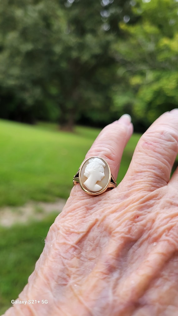 Vintage Cameo 10k Yellow Gold Ring