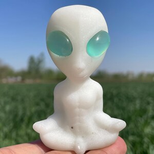 3.1&#39;&#39;Natural white jade Alien skull,Crystal Aliens skull,hand carved,crystal Alien skull,Alien skull,Home Decoration Crystal Gifts 1pc