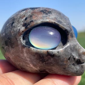 2.3&#39;&#39;Natural yooperlite stone Alien skull,Crystal Aliens skull,hand carved,crystal Alien skull,Alien skull,Home Decoration Crystal Gifts/pc