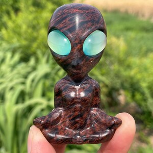 3.1&#39;&#39;Natural red osbidian Alien skull,Crystal Aliens skull,hand carved,crystal Alien skull,Alien skull,Home Decoration Crystal Gifts 1pc