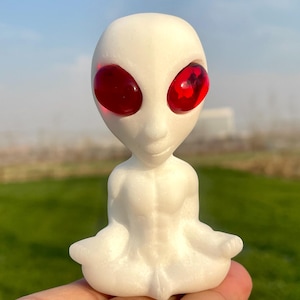3.1&#39;&#39;Natural white jade Alien skull,Crystal Aliens skull,hand carved,crystal Alien skull,Alien skull,Home Decoration Crystal Gifts 1pc
