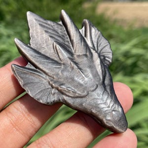 3.5インチ天然シルバーオブシディアンフライドラゴンスカル、クリスタルドラゴンスカルクォーツクリスタルギフトホームデコレーションクリスタルエネルギーヒーリング1個