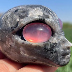 2.3&#39;&#39;Natural spectrolite Alien skull,Crystal Aliens skull,hand carved,crystal Alien skull,Alien skull,Home Decoration Crystal Gifts/pc