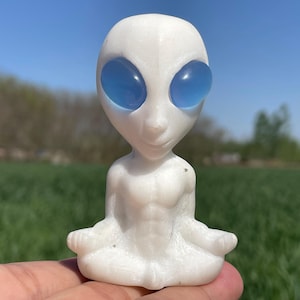 3.1&#39;&#39;Natural white jade Alien skull,Crystal Aliens skull,hand carved,crystal Alien skull,Alien skull,Home Decoration Crystal Gifts 1pc