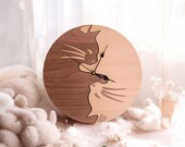 Orologio in legno fatto a mano, ideale come decorazione casa. Idea regalo per gli amanti dei gatti. Orologio artigianale con gatti