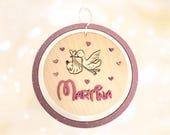 Fiocco nascita, idea regalo per nascita bimbo in legno. Decorazione per baby shower con nome bimbo. Decorazione cameretta con cicogna