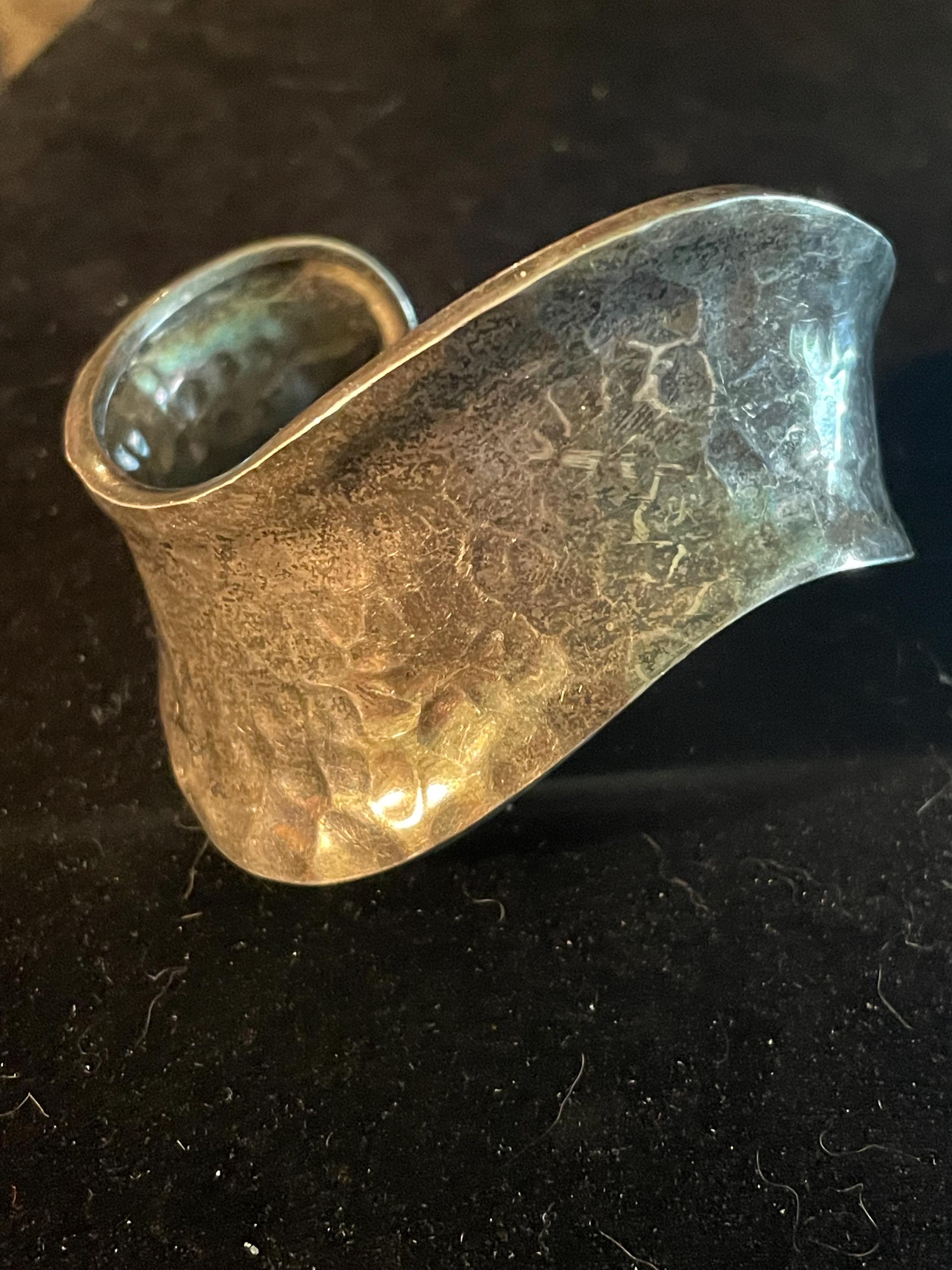 ヴィンテージ！Silver Wavy Cuff ブレスレット Vintage Sterling Silver Wavy Cuff Bracelet. Small Wrist Size 6