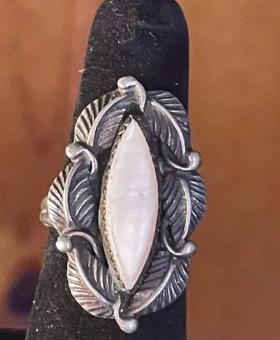 Vintage Southwestern Sterling Silver 925 White Stone Feathers Ring 