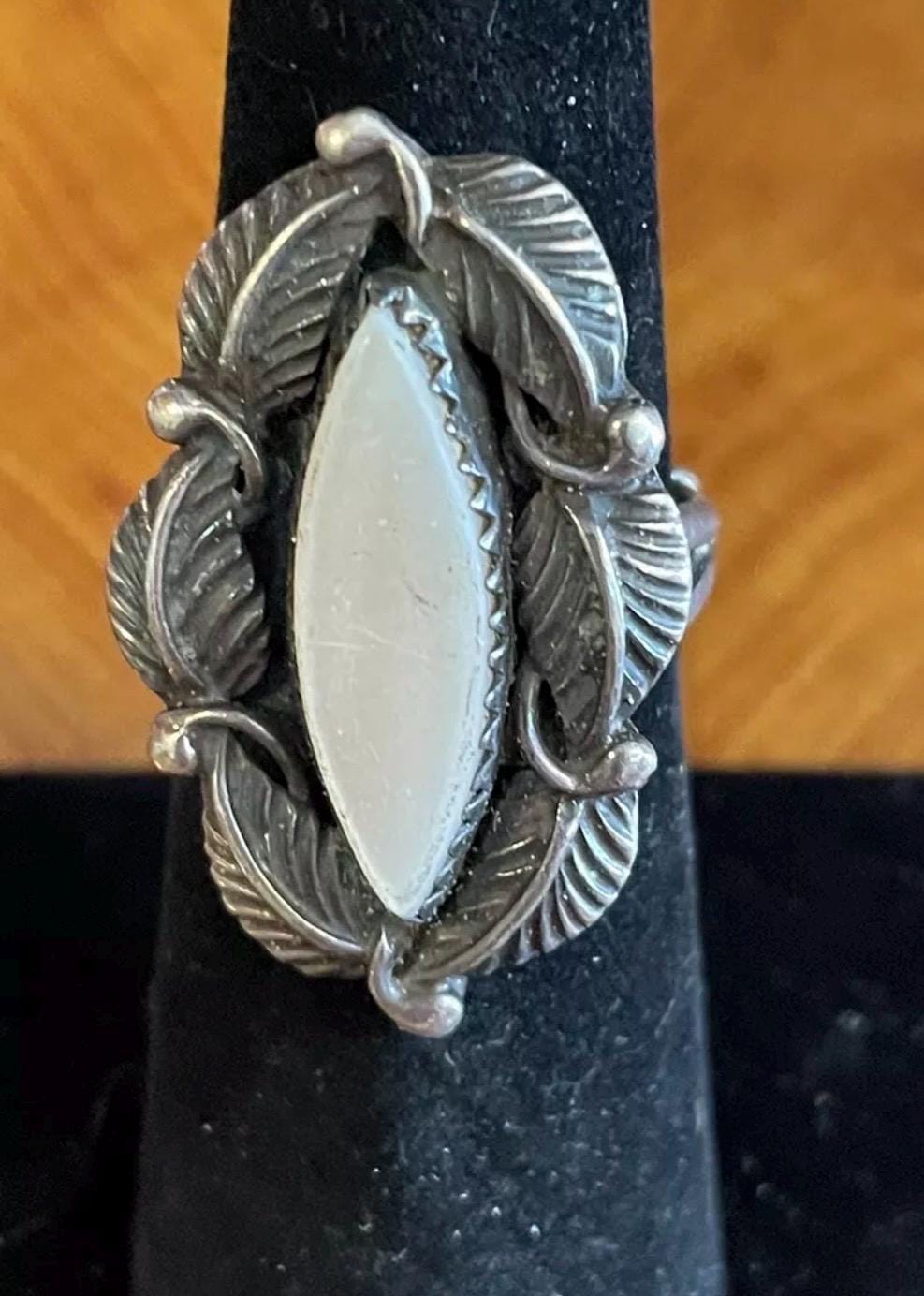 Vintage Southwestern Sterling Silver 925 White Stone Feathers Ring 